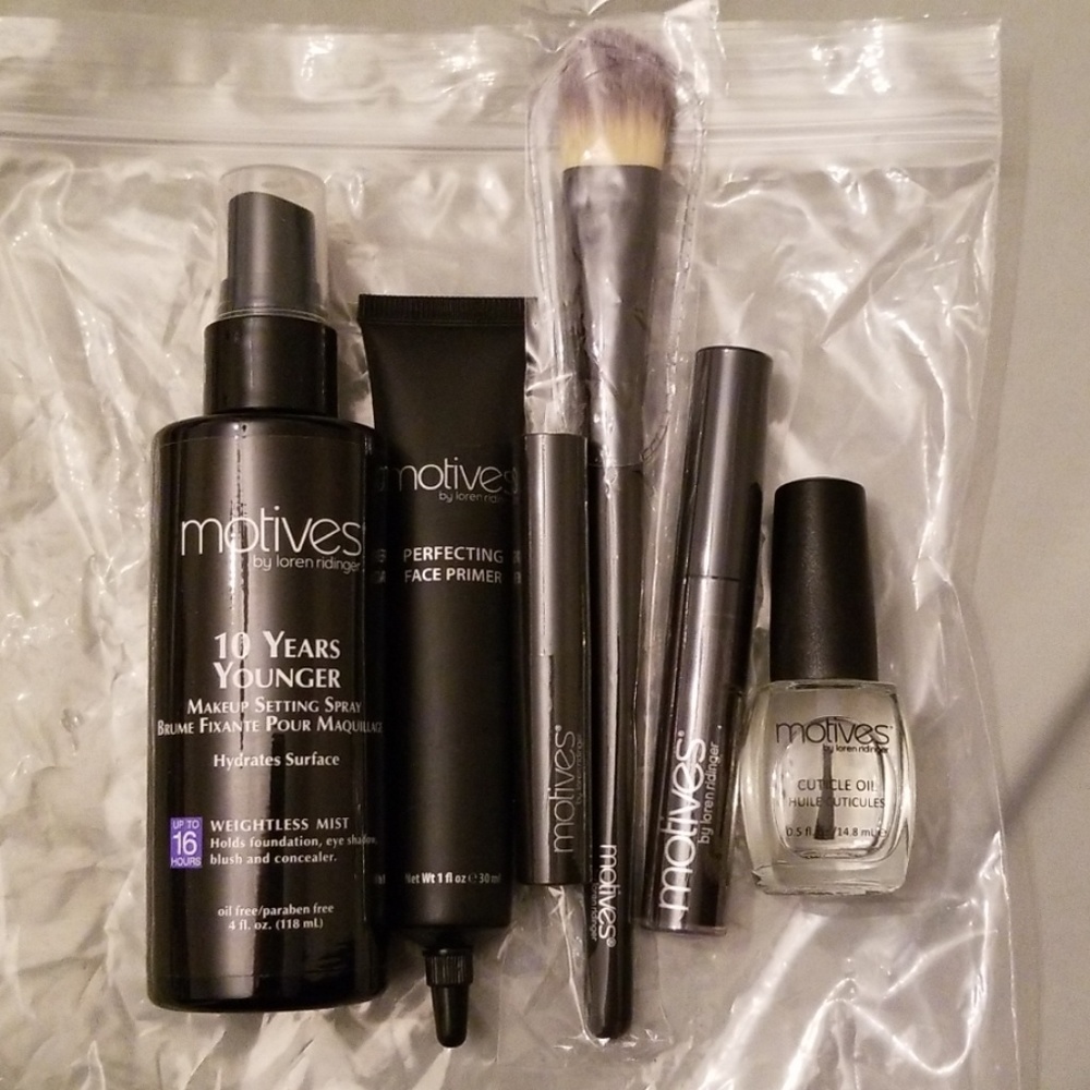 Motives Makeup kit *CLEAROUT*